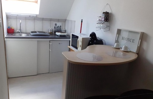 Beauvais Apartment | Cozy Studio in Beauvais-Centre, Near Train and Airport