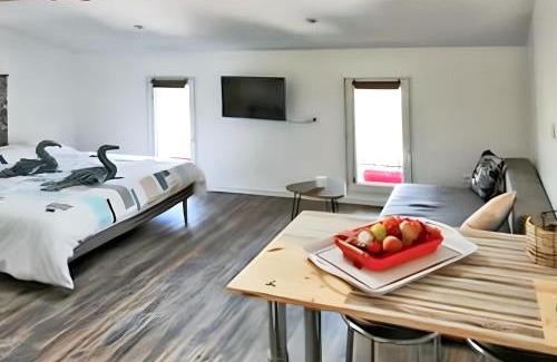 Saint-Jory Apartment | Cozy Studio with Pool & Garden in Saint Jory