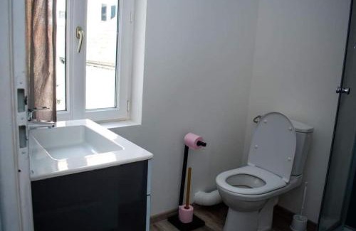Louviers Apartment | Comfortable Studio in Louviers - Family Friendly Stay