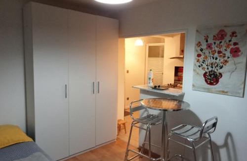 Limoges Apartment | Cozy Fully-Equipped Studio with Great Guest Reviews