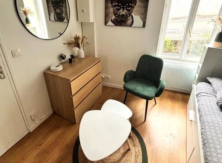 Vemars Apartment | Cozy Studio Near CDG & Parc Astérix - Child Friendly Stay