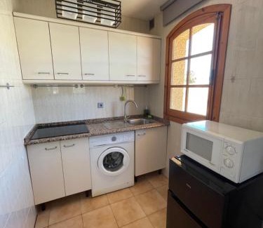 El Algar Apartment | Cozy Studio Cielo: Poolside Retreat with Free Wi-Fi