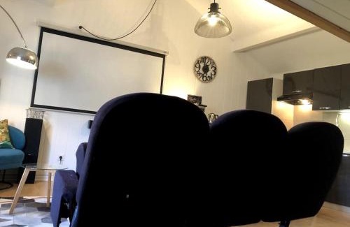 Ales Apartment | Guest Rated Studio Cinéma: A Cozy Escape Awaits You