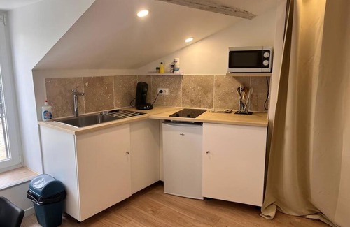 Faubourg-Raines Apartment | Pet-Friendly Studio in Gastronomic City - Rated 8/10