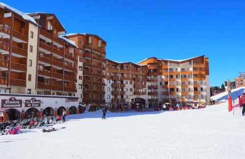 Les Bruyeres Apartment | Cozy Studio with Balcony and Views, Perfect for Families