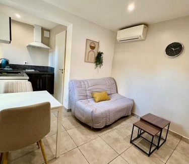 Bas-Vernet Apartment | Cozy Studio Near Beaches, Child-Friendly & Guest Rated 8/10
