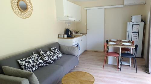 Carnoux-en-Provence House | Studio climatisé-terrasse-Netflix-jardin à 10 min de Cassis
