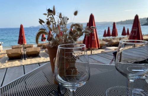 Le Lavandou Apartment | Seaside Studio with Parking & Breakfast - Rated 10/10
