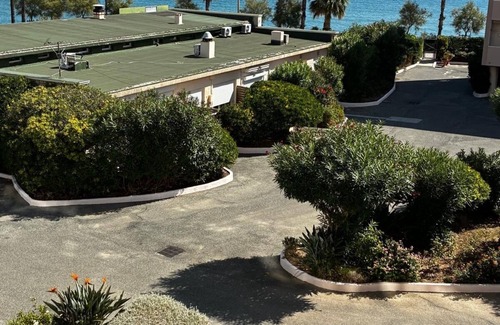 Le Lavandou Apartment | Seaside Studio with Parking & Breakfast - Rated 10/10
