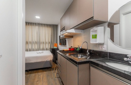 Alto da Gloria Condo | Cozy Studio with Kitchen, Pet-Friendly & Breakfast Included