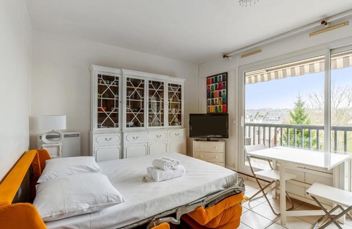 Trouville-sur-Mer Apartment | Pet-Friendly Studio Conac with Pool Access for Families