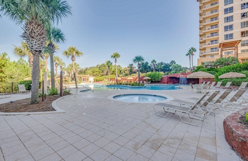 Sandestin Condo | Studio condo on 7th Floor with Resort Views at Luau in Sandestin Golf & Beach Resort