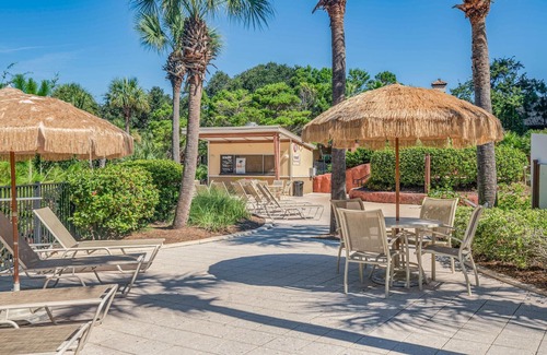 Sandestin Condo | Studio condo on 7th Floor with Resort Views at Luau in Sandestin Golf & Beach Resort