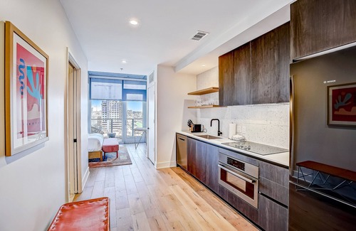 Rainey Street Historic District Apartment | Stylish Studio Condo with Rooftop Pool & Fast WiFi