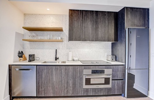 Rainey Street Historic District Apartment | Stylish Studio Condo with Rooftop Pool & Fast WiFi