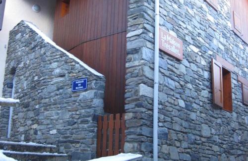 Montchavin Apartment | Cozy Studio La Plagne Montchavin for 3 | Family Friendly