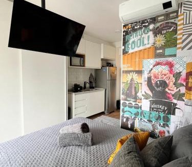Consolacao Apartment | Studio confortável com varanda, próximo ao metro e a Av Paulista - com locker pago para malas