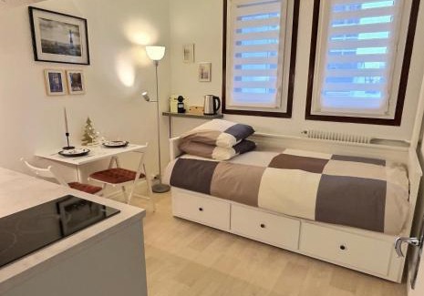 Vanves Apartment | Exceptional Studio Confort Vanves with Spa & Hot Tub