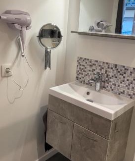 Coteaux Ouest Apartment | Cozy Studio in the Heart of Rouen - Rated 8/10 by Guests