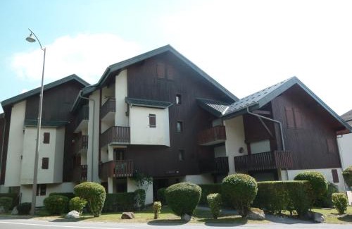 Samoens Apartment | Cozy Studio with Balcony in Central Samoëns, Steps from Ski