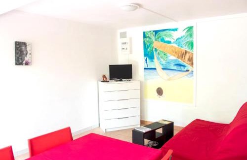 La Colline Apartment | Cozy Studio with Ocean View in Schoelcher - Family Friendly