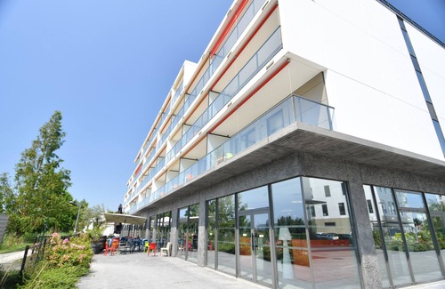 Bordeaux-Lac Apartment | Cozy Studio Retreat with Pool, Spa & Breakfast Included