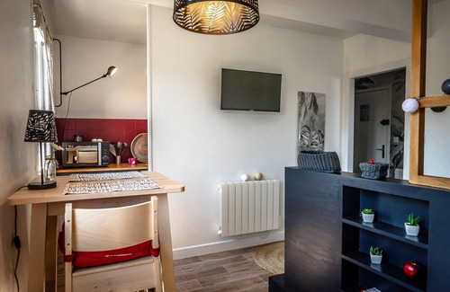 Brive-la-Gaillarde Apartment | Modern Studio with Elevator, Parking & Scenic Views