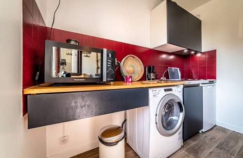 Brive-la-Gaillarde Apartment | Modern Studio with Elevator, Parking & Scenic Views