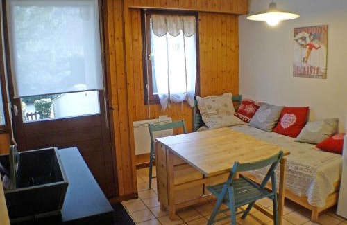 Samoens Apartment | Cozy Studio with Cabin at the Heart of Samoëns Village