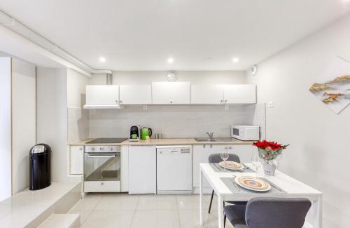 Les Stades Apartment | Charming Studio Near Disneyland - Top Rated 8.8/10