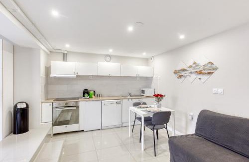 Les Stades Apartment | Charming Studio Near Disneyland - Top Rated 8.8/10