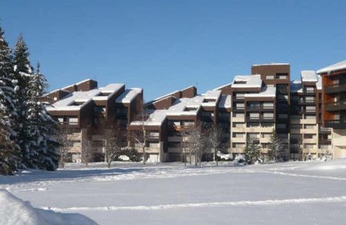 Correncon-en-Vercors Apartment | Cozy Studio with Balcony near Ski Slopes and Golf Course