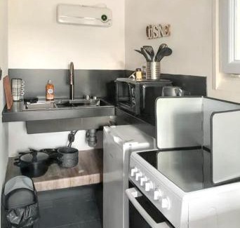 Ploermel Apartment | Cozy Studio with Terrace and WiFi in Ploermel