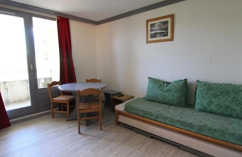 Bergers Apartment | Cozy Studio with Balcony, Pool & Sauna near Ski Slopes