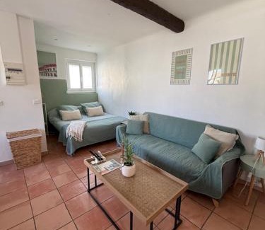 Aimargues Apartment | Cozy Studio with AC - Family Friendly & Highly Rated!