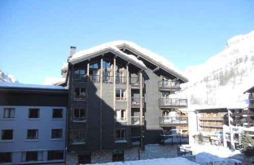 Val-d'Isere Apartment | Cozy Studio with Wifi in Val-d'Isère: Pet Friendly Retreat