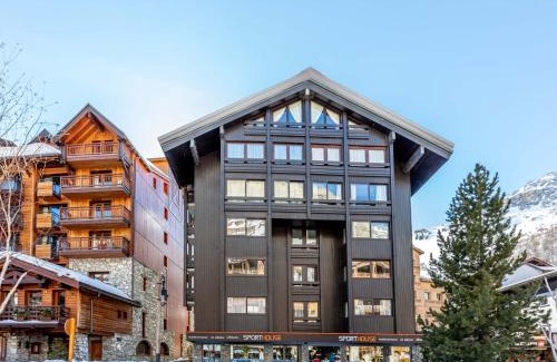 Val-d'Isere Apartment | Cozy Studio with Wifi in Val-d'Isère: Pet Friendly Retreat