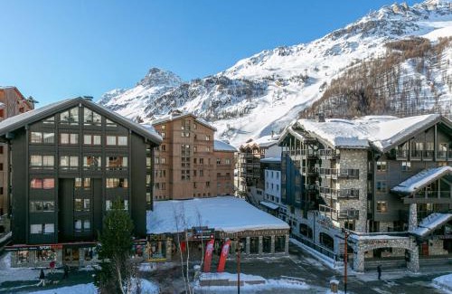 Val-d'Isere Apartment | Cozy Studio with Wifi in Val-d'Isère: Pet Friendly Retreat