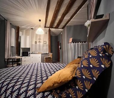 Faubourg-Raines Apartment | Cozy Studio in the Heart of Culinary Delights