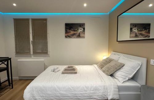 Longeville-les-Metz Apartment | Top-Rated Studio Cosy - Les Régates: Family-Friendly Escape