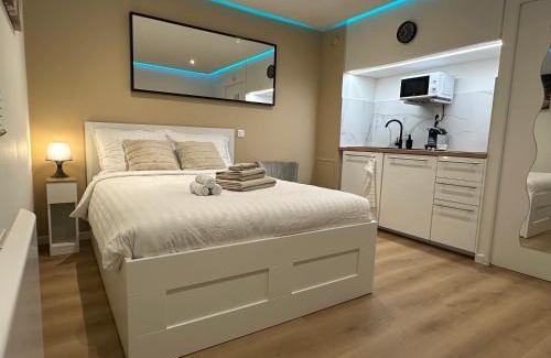 Longeville-les-Metz Apartment | Top-Rated Studio Cosy - Les Régates: Family-Friendly Escape