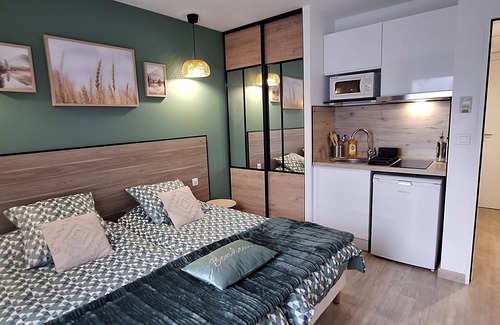 Lourdes Apartment | Cozy Studio le Nature: Child-Friendly with Parking