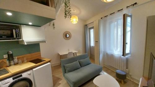 Gorge de Loup Apartment | Cozy Studio with Breakfast in Centre Ville by Saône