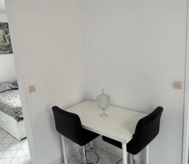 Houilles Apartment | Cozy Studio near Paris La Défense Arena - Family Friendly Stay