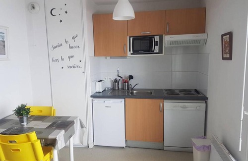 Arette Apartment | Cozy Studio for 4 with Kitchenette & Ski Locker in Arette