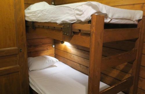 Chatel Apartment | Cozy Studio for 4 with Balcony, Steps from Barbossine Lift