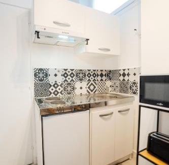 Neuilly-Plaisance Apartment | Cozy Studio Near Paris - Perfect for Families, Rated 10/10
