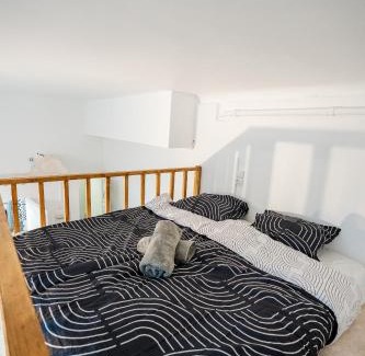 Neuilly-Plaisance Apartment | Cozy Studio Near Paris - Perfect for Families, Rated 10/10