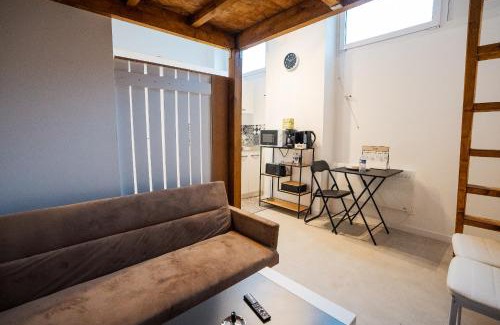 Neuilly-Plaisance Apartment | Cozy Studio Near Paris - Perfect for Families, Rated 10/10
