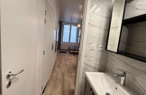 Foix Apartment | Cozy Studio Retreat with Child-Friendly Amenities